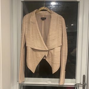 Marciano size 6 women’s jacket. 2 colors beige and black. Leather